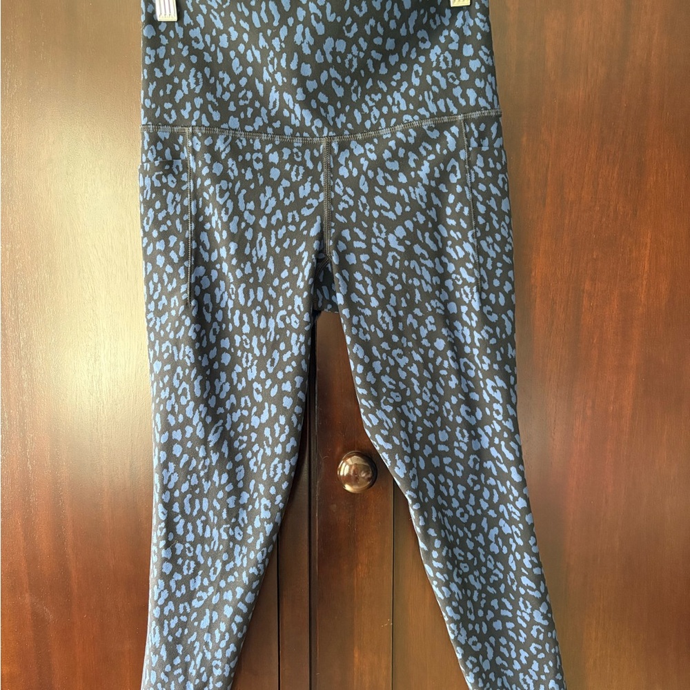 Athleta Salutation Stash Pocket I Printed Tight